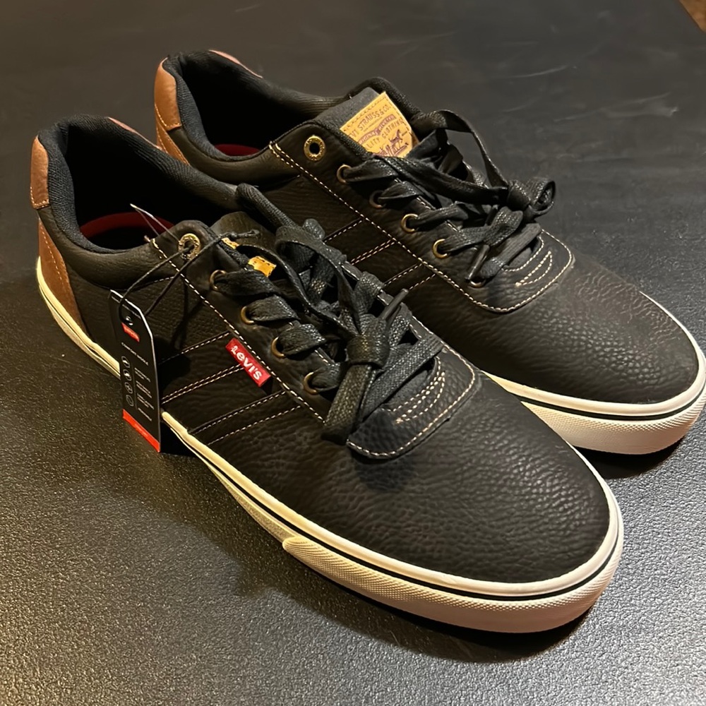 Men’s Levi’s blackshoe size 13 US